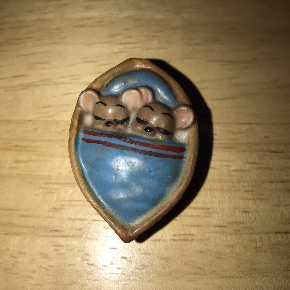 Josef Original Figurine Of 2 Mice Sleeping In A Walnut Shell - Japan‎